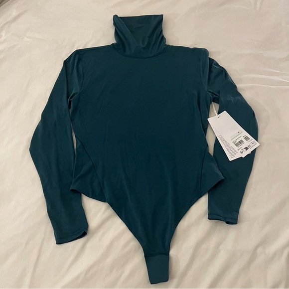 New Lululemon Turtleneck Bodysuit Large $88 - Picture 4 of 9